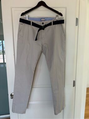 El Ganso Men’s Gray Chino Pants with Navy Belt Size 48 EU (Approx. 38 US) NWT